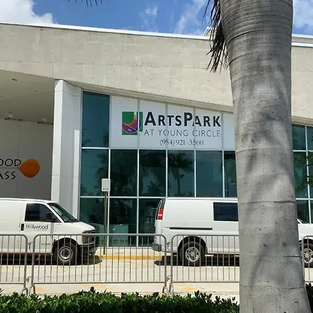 Spacious Entire Apartment With Free Parking Hollywood Exterior photo