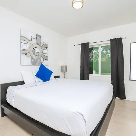 Spacious Entire Apartment With Free Parking Hollywood Exterior photo