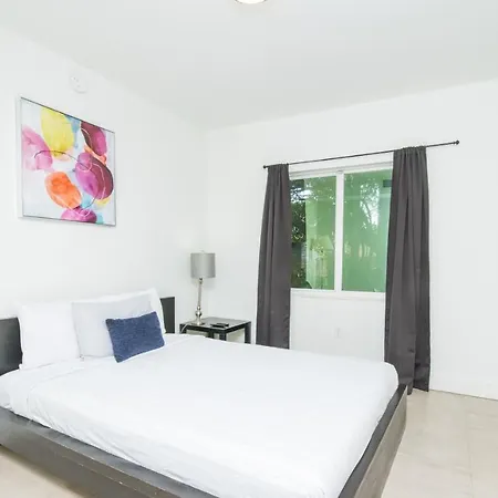 Spacious Entire Apartment With Free Parking Hollywood Exterior photo
