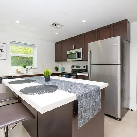 Spacious Entire Apartment With Free Parking Hollywood Exterior photo