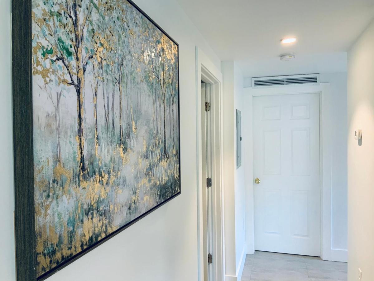 Spacious Entire With Free Parking Apartment *