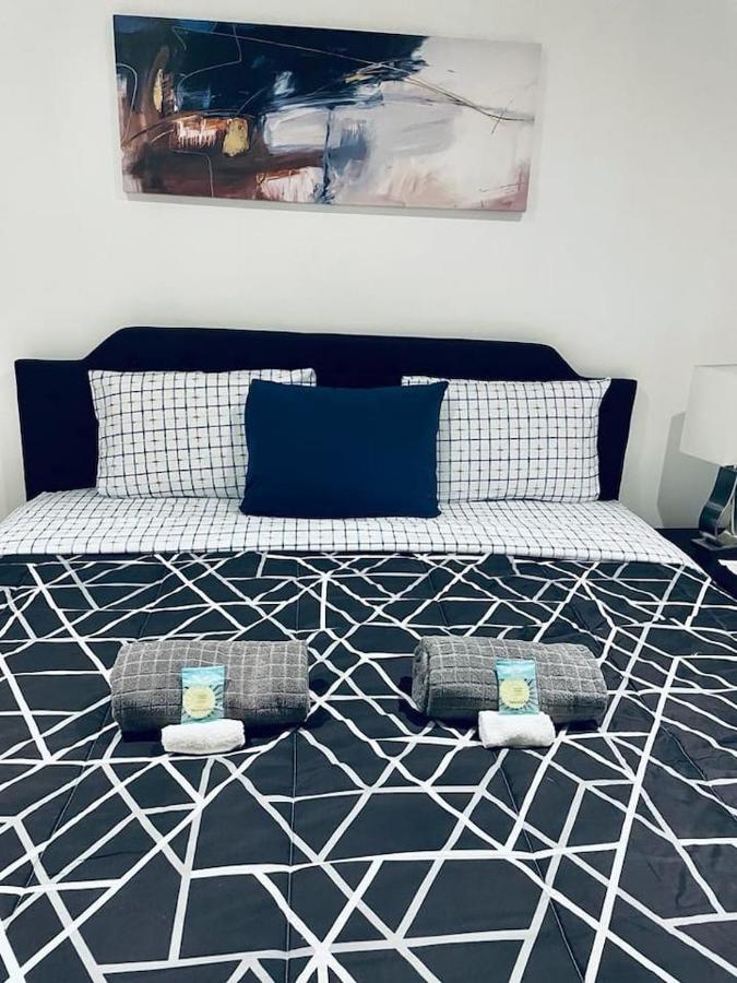 Spacious Entire With Free Parking * Hollywood